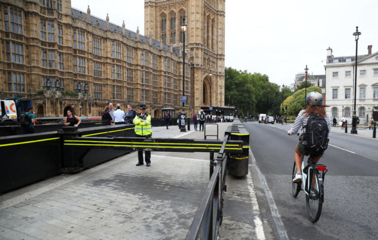 Βρετανία: Για απόπειρα δολοφονίας κατηγορείται ο 29χρονος που παρέσυρε πεζούς και ποδηλάτες - Φωτογραφία 1