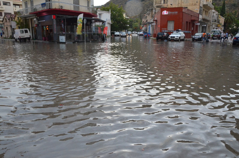 Ερευνα: Μόνο με αναχώματα και προστατευτικές υποδομές μπορεί να αντιμετωπίσει τις πλημμύρες η Ελλάδα - Φωτογραφία 2