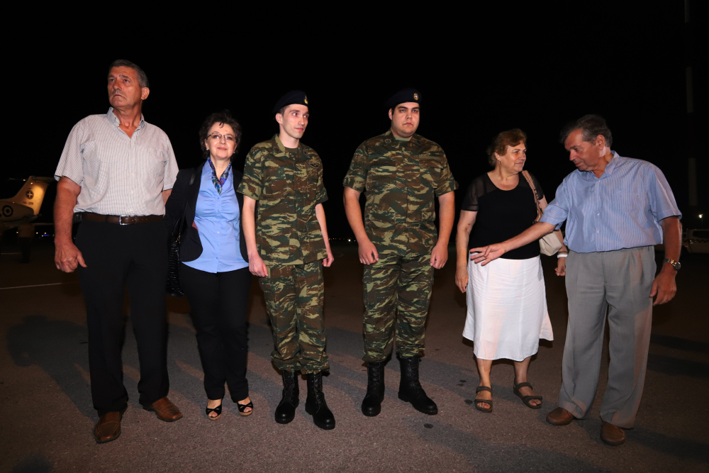 Μαξίμου: Το παρασκήνιο της απελευθέρωσης των δυο Ελλήνων στρατιωτικών - Φωτογραφία 2