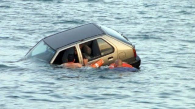 Φθιώτιδα: Αυτοκίνητο βρέθηκε στη θάλασσα με τέσσερις επιβάτες - Φωτογραφία 1