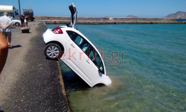 Κρήτη: Έπεσε με το αυτοκίνητο στη θάλασσα! [photos] - Φωτογραφία 4