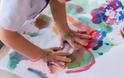 Παιδικές ζωγραφιές: Πέντε τρόποι για να αξιοποιήσεις τα… έργα τέχνης του μικρού σου