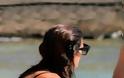 Η Τόνια Σωτηροπούλου με παραπάνω κιλά σε παραλία της Τήνου. - Φωτογραφία 1