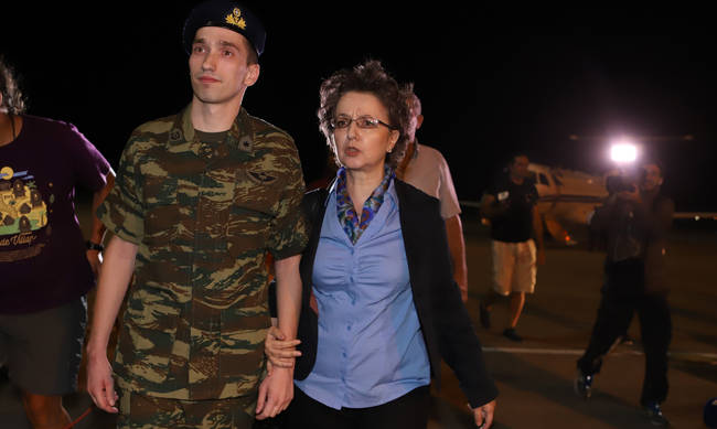 Έλληνες στρατιωτικοί: Η συγκλονιστική απαίτηση του Άγγελου Μητρετώδη από τη μητέρα του - Φωτογραφία 1
