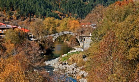 Το μοναδικό ελληνικό χωριό που διασχίζεται από ποτάμι! - Φωτογραφία 4