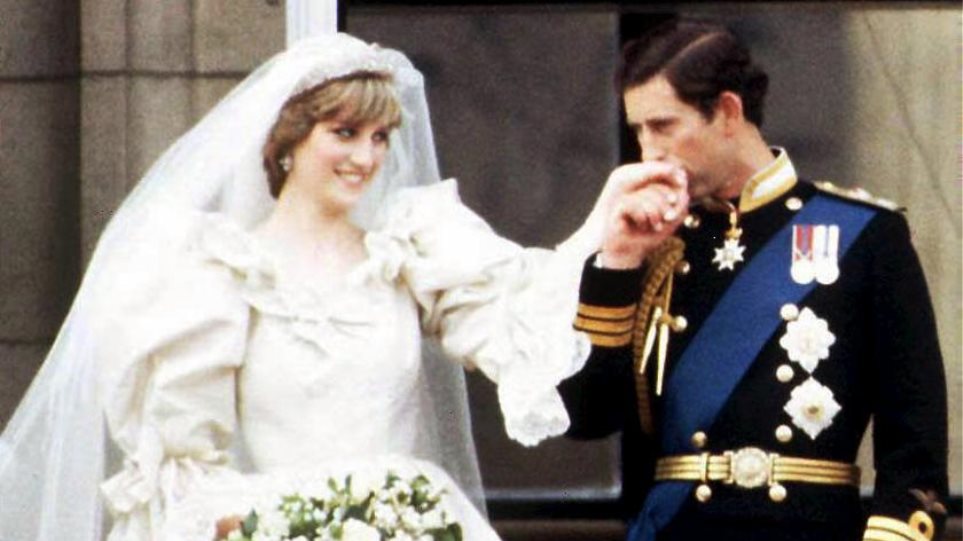 Η πριγκίπισσα Νταϊάνα είχε ράψει και δεύτερο νυφικό για τον γάμο της - Φωτογραφία 1