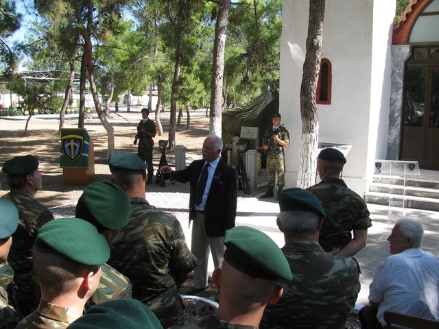 ΓΕΣ: Η Σχολή αλεξιπτωτιστών τιμά τη μνήμη του Αντισυνταγματάρχη John Phillips - Φωτογραφία 7