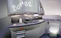 Η απειλή για βόμβα... γραμμένη με σαπούνι!- Οι εικόνες από την πτήση της Condor που έκανε αναγκαστική προσγείωση στα Χανιά - Φωτογραφία 1