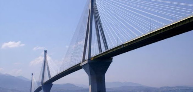 Κινητοποίηση της Αστυνομίας για 19χρονο που απείλησε ότι θα αυτοκτονήσει στη γέφυρα Ρίου – Αντιρρίου - Φωτογραφία 1