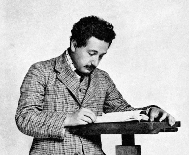 1905 Το έτος των θαυμάτων του Einstein - Φωτογραφία 1
