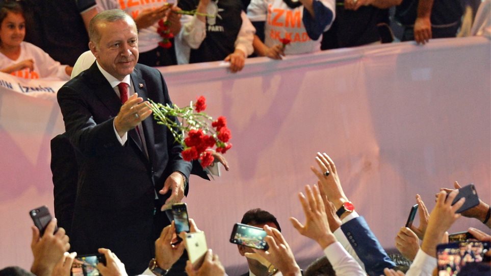 Ο Ερντογάν προχωρά σε σαρωτικό ανασχηματισμό στο συνέδριο του κόμματός του - Φωτογραφία 1