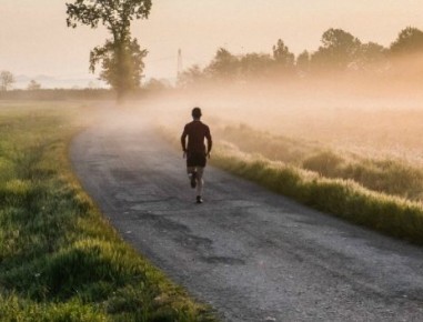 4 πράγματα που πρέπει να ξέρεις για το πρωινό τρέξιμο - Φωτογραφία 1