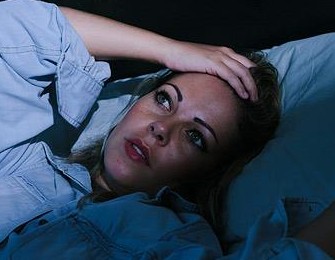 Γιατί ξυπνάτε κουρασμένοι: 7 λάθη που κάνετε πριν κοιμηθείτε - Φωτογραφία 1
