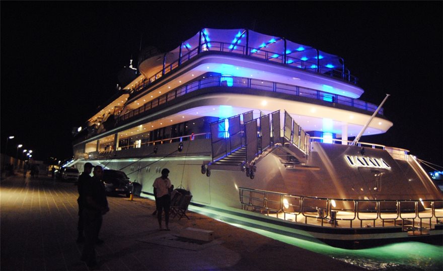 Στη Ζάκυνθο ο Εμίρης του Κατάρ - Δείτε το υπερπολυτελές σκάφος του - Φωτογραφία 3