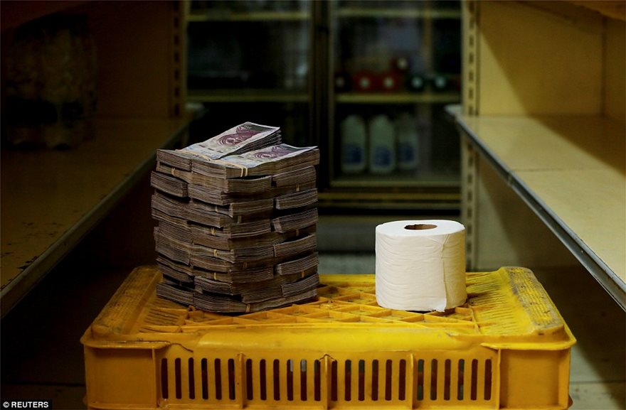 Βενεζουέλα: Με πάκους από χρήματα πληρώνουν ρύζι, κοτόπουλο και χαρτιά υγείας - Φωτογραφία 3