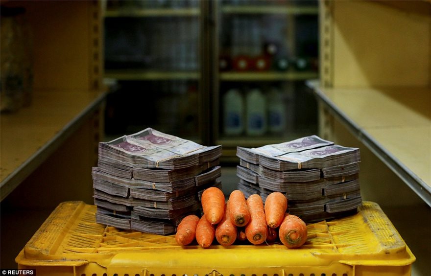 Βενεζουέλα: Με πάκους από χρήματα πληρώνουν ρύζι, κοτόπουλο και χαρτιά υγείας - Φωτογραφία 5