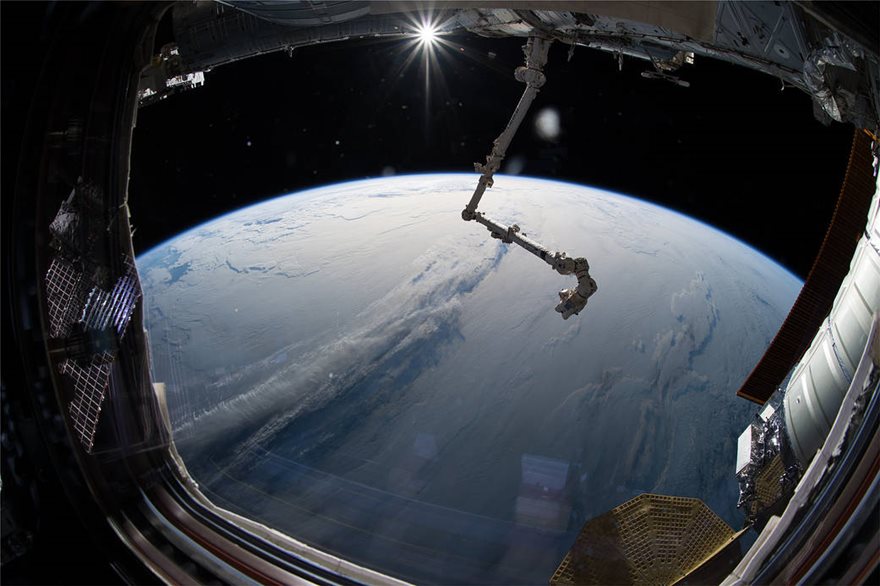 Η φωτογραφία της ημέρας από το Διάστημα: Πυκνά σύννεφα καλύπτουν τη Γη - Φωτογραφία 2