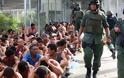 Εγκαταλείπουν μαζικά τη Βενεζουέλα οι πολίτες της