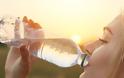 Ρύθμιση σακχάρου: Πόσο νερό πρέπει να πίνετε