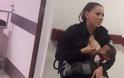 Viral πράξη αγάπης: Μια αστυνομικός θήλασε υποσιτισμένο μωρό που έκλαιγε