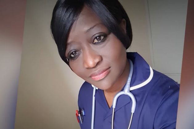 Βρετανία: Δικαιώθηκε Χριστιανή νοσοκόμα που απολύθηκε γιατί έδωσε σε ασθενή την Βίβλο - Φωτογραφία 1