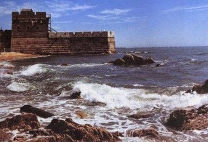 Το άγνωστο τμήμα του Σινικού Τείχους – Εκεί όπου ο «δράκος» καταλήγει στο νερό και γίνεται ένα με τον ωκεανό [photos] - Φωτογραφία 10