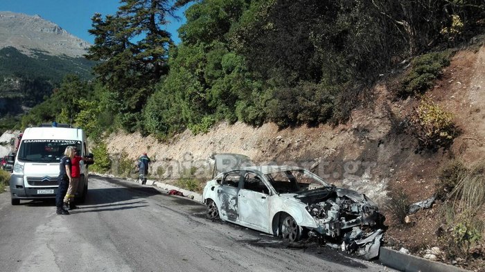 Φθιώτιδα: Στις φλόγες αυτοκίνητο σε Μοναστήρι που γιόρταζε - Φωτογραφία 2