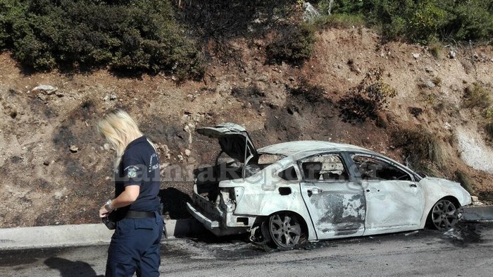 Φθιώτιδα: Στις φλόγες αυτοκίνητο σε Μοναστήρι που γιόρταζε - Φωτογραφία 4