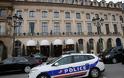 Παρίσι: Ενας νεκρός από επίθεση με μαχαίρι - Σοβαρά τραυματίες άλλοι δύο - Φωτογραφία 1