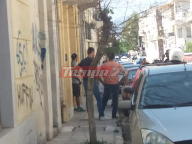 Νεαρός απειλεί να αυτοπυρποληθεί στο κέντρο της Πάτρας - Φωτογραφία 3