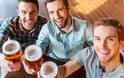 Έρευνα: Οι άντρες για να είναι υγιείς πρέπει να πίνουν συχνά με τους φίλους τους!
