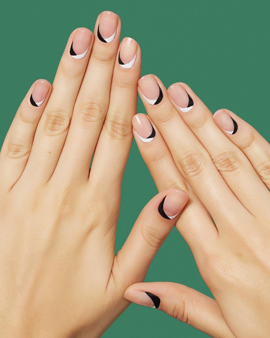 9 minimal ιδέες μανικιούρ σε μαύρο χρώμα - Φωτογραφία 8