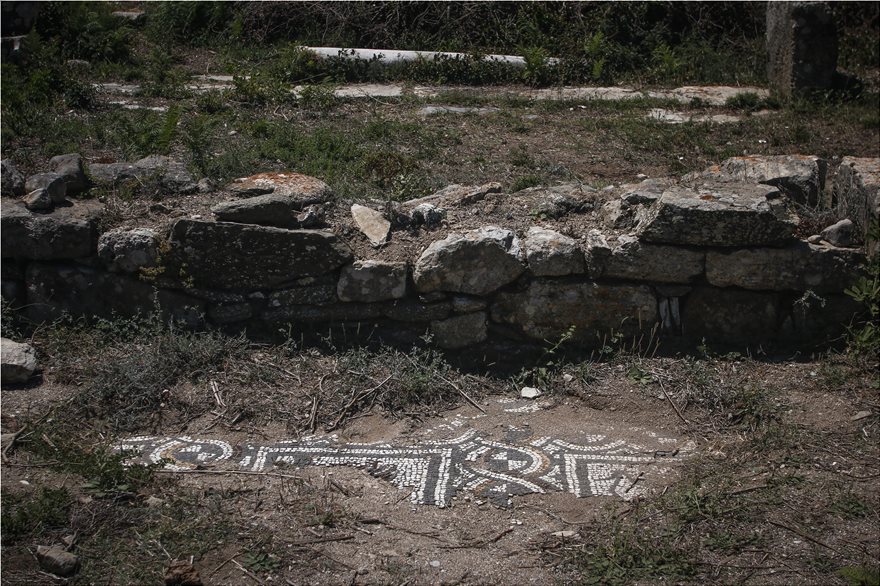 Το εντυπωσιακό ψηφιδωτό και τα ερείπια του ναού της Αρτέμιδας - Φωτογραφία 3