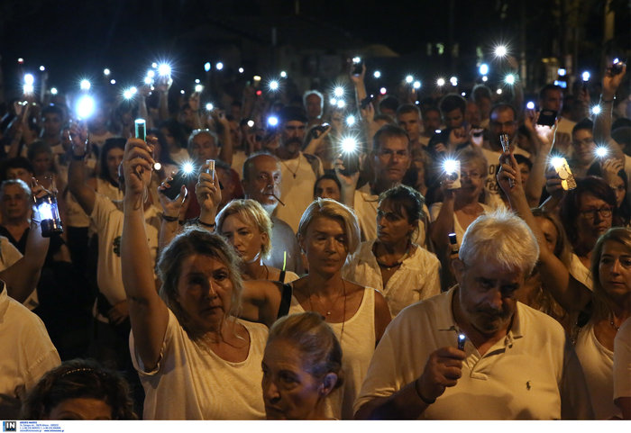 Συγκέντρωση μνήμης για τους νεκρούς στο Μάτι (ΦΩΤΟ) - Φωτογραφία 10