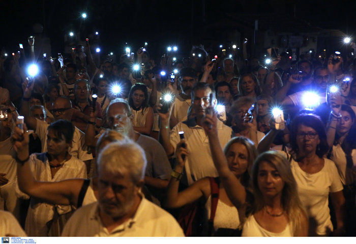 Συγκέντρωση μνήμης για τους νεκρούς στο Μάτι (ΦΩΤΟ) - Φωτογραφία 4