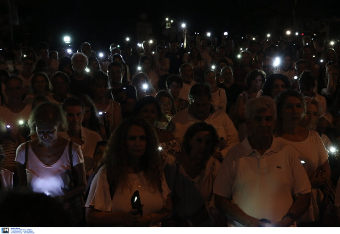 Συγκέντρωση μνήμης για τους νεκρούς στο Μάτι (ΦΩΤΟ) - Φωτογραφία 7