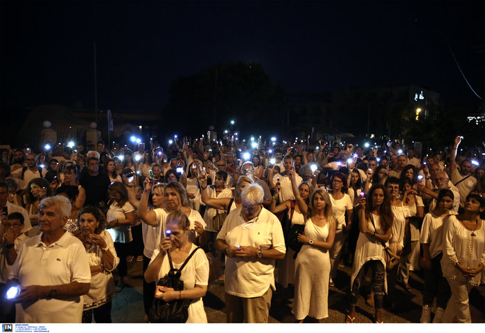 Συγκέντρωση μνήμης για τους νεκρούς στο Μάτι (ΦΩΤΟ) - Φωτογραφία 8