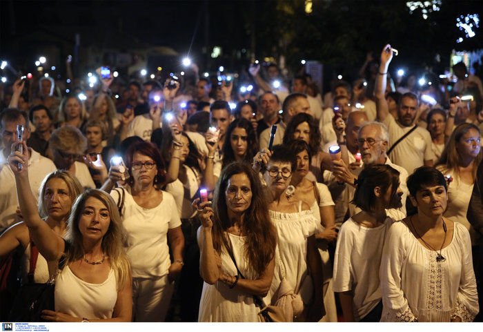 Συγκέντρωση μνήμης για τους νεκρούς στο Μάτι (ΦΩΤΟ) - Φωτογραφία 9