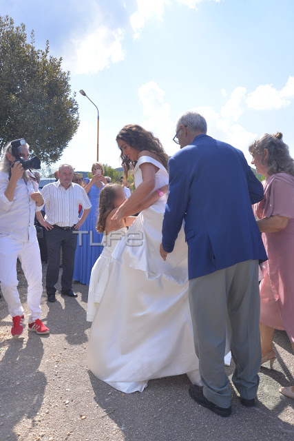 Κατερίνα Στικούδη: Μυστικός γάμος με τον Βαγγέλη Σερίφη στο Μορφάτι Θεσπρωτίας! [pics] - Φωτογραφία 10