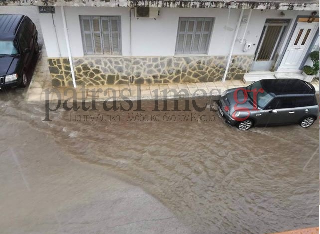 Πάτρα:Σκοτείνιασε ο ουρανός-Μπουρίνι πλήττει την περιοχή - Αστραπές,κεραυνοί και καταιγίδες - Φωτογραφία 3