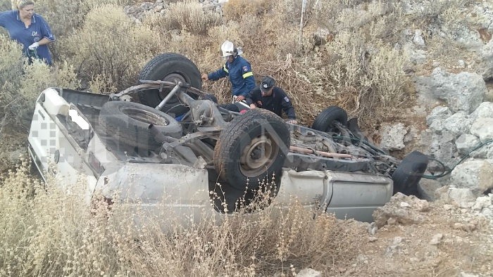 Χανιά: Αμάξι τούμπαρε στη Μαλάξα [photos] - Φωτογραφία 2