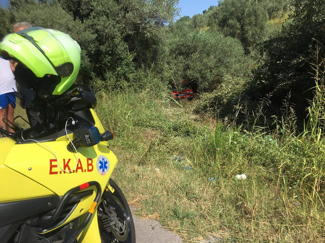 Τροχαίο στη Βόρεια Εύβοια: Αυτοκίνητο κατέληξε μέσα σε χωράφι! (ΦΩΤΟ) - Φωτογραφία 3