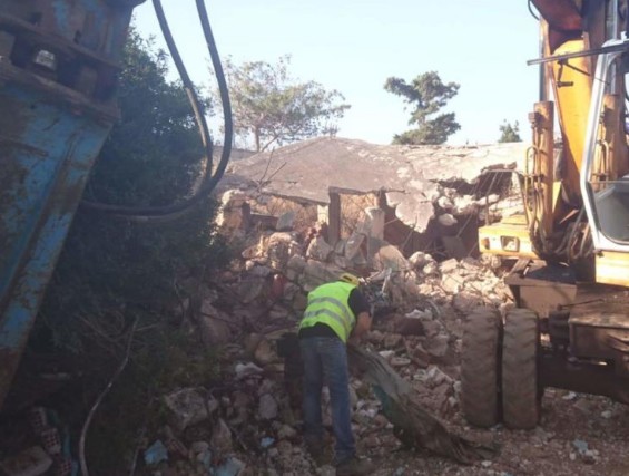 Αυθαίρετα: Άρχισε η κατεδάφιση των πρώτων 22 στην Αθηνών – Σουνίου - Φωτογραφία 5