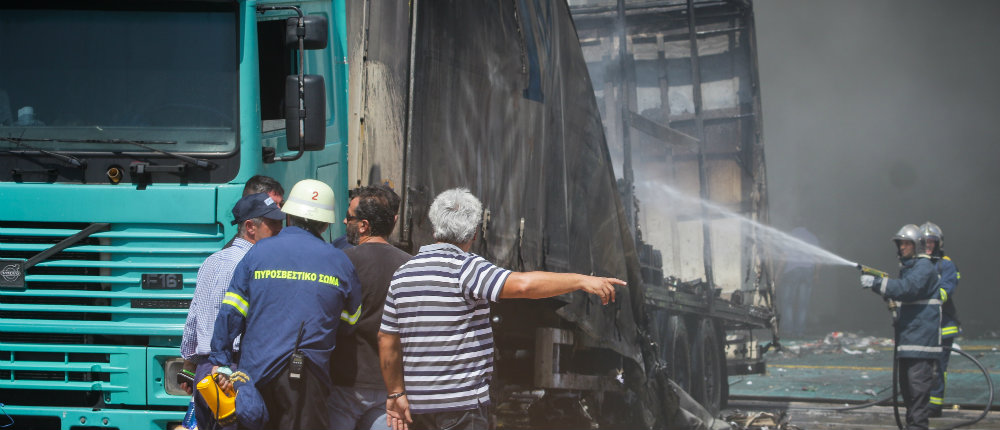 Βγάζουν καμένα οχήματα από το “Ελευθέριος Βενιζέλος” (εικόνες) - Φωτογραφία 5