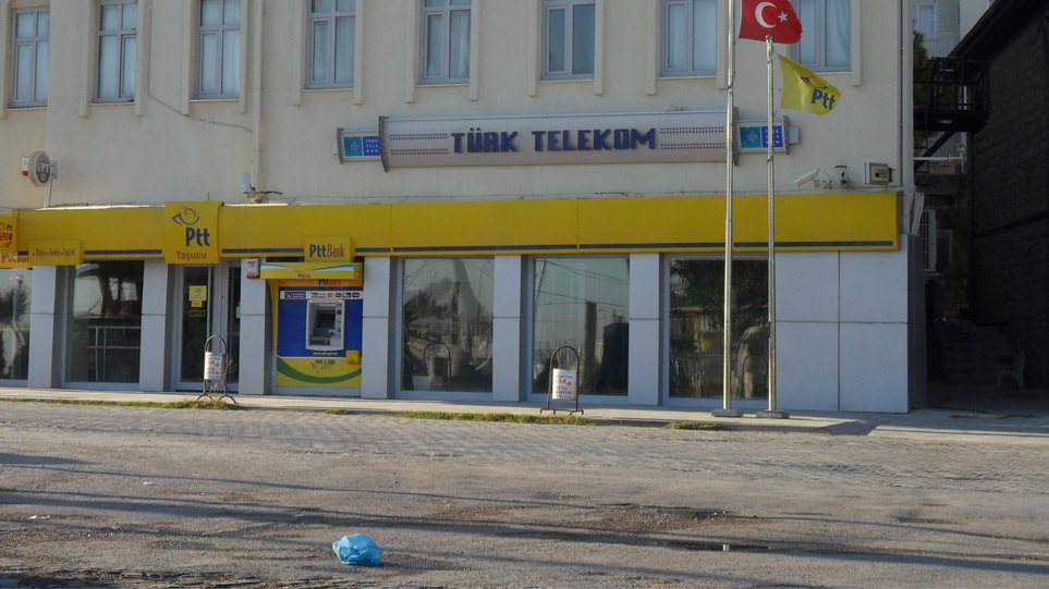 Οικονομικός «σεισμός» στην Τουρκία: «Κατρακυλά» η λίρα μετά την χρεοκοπία της Türk Telekom - Φωτογραφία 1