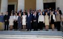 Η οικογενειακή φωτογραφία του νέου υπουργικού: Αχτσιόγλου-Δραγασάκης πλάι στον Τσίπρα, «άφαντη» η Νοτοπούλου! - Φωτογραφία 1
