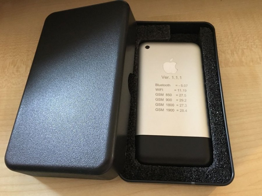 Πωλείται στο eBay σπάνιο πρωτότυπο iPhone και οι προσφορές έχουν ήδη ξεπεράσει τα $13.000 - Φωτογραφία 1