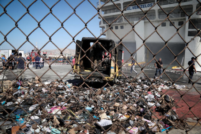 Ελευθέριος Βενιζέλος: Καραμπίνα και φυσίγγια σε φορτηγάκι των ΕΛΤΑ που κάηκε! [pics] - Φωτογραφία 1