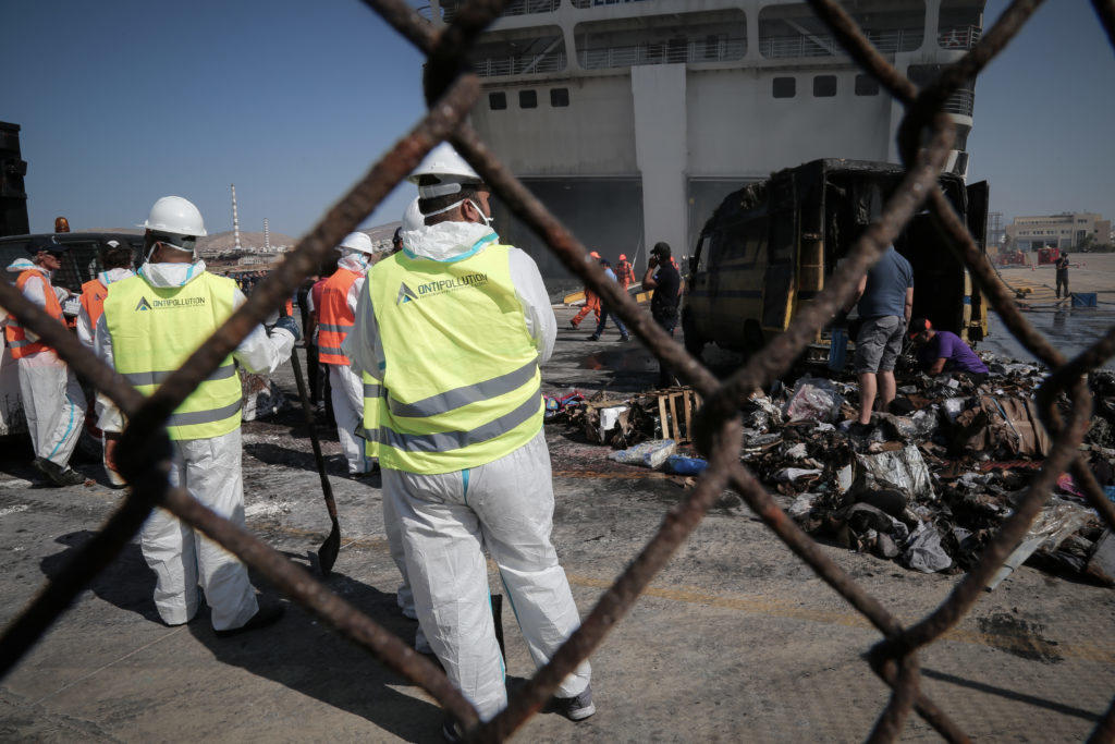 Ελευθέριος Βενιζέλος: Καραμπίνα και φυσίγγια σε φορτηγάκι των ΕΛΤΑ που κάηκε! [pics] - Φωτογραφία 11