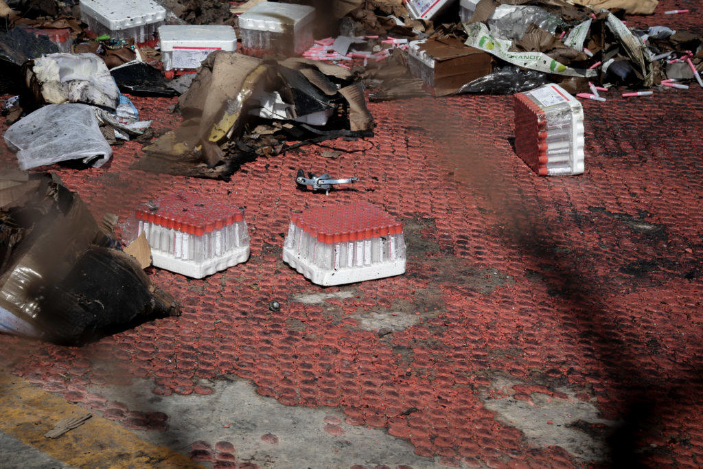 Ελευθέριος Βενιζέλος: Καραμπίνα και φυσίγγια σε φορτηγάκι των ΕΛΤΑ που κάηκε! [pics] - Φωτογραφία 7